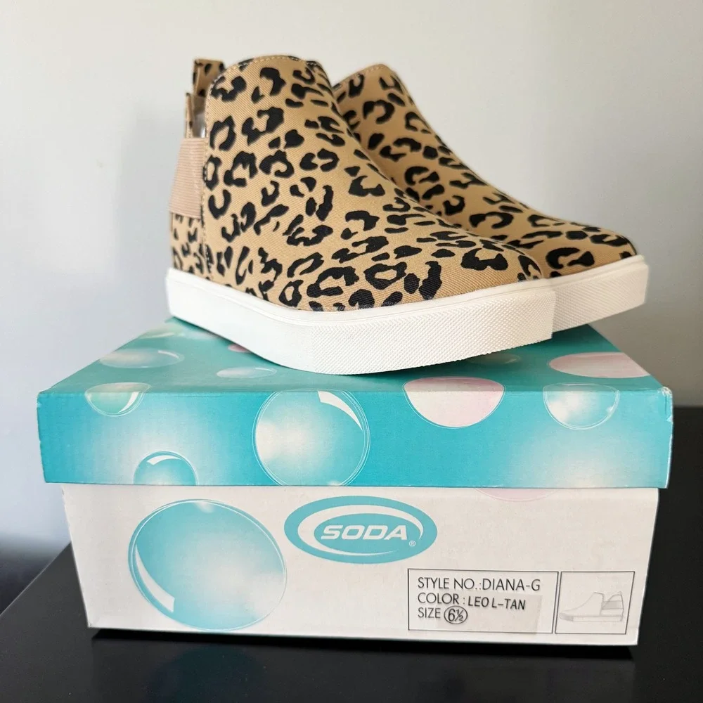 Soda Diana-G Leopard Print Hidden Wedge Sneakers Tan sz 6.5 NEW NIB Streetwear